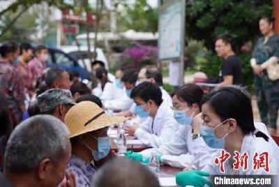 破解看病贵、看病难！医保扶贫力阻病根变穷根