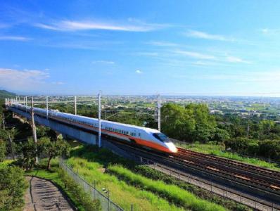 全国铁路今起调图：西安至乌鲁木齐、敦煌首开动车