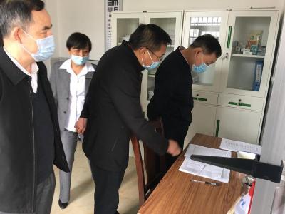 市教育局领导调研双峰学区工作