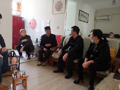 市自然资源和规划局组织赴结对社区开展重阳节慰问活动
