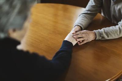 一对夫妻要离婚，男方：钱都给她吧…