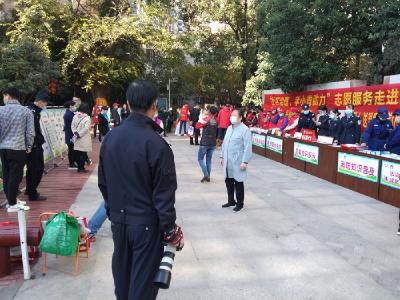 团区委联合义工联走进鸿城社区开展送温暖志愿服务活动