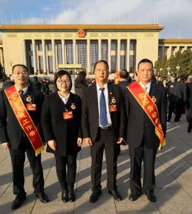 孝感市四名全国劳动模范和先进工作者在京接受表彰