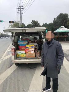 面包车变身货车   违法上路被查处
