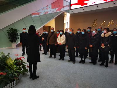 下沉党员参观市民之家 更好为群众服务