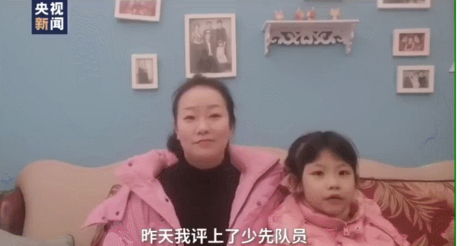 “爸爸在墙上！”