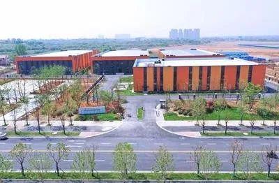 咬紧节点“奔跑”抢进度——热气腾腾的工地