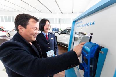 湖北孝感：税务自助终端入企进社区  
