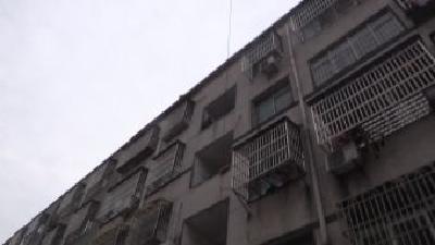 少女赌气欲轻生 消防柔情化心结