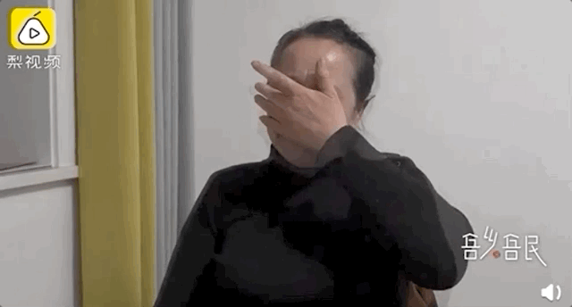 哭着看完“李焕英”，他决定带妈妈做件事