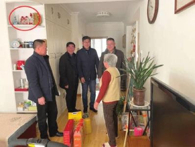 青岛城阳区成立调查组调查“困难户家中摆放高档酒”