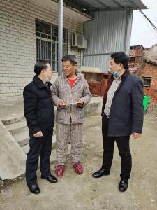 情系困难教职工 寒冬慰问暖人心——汉川市教育局领导慰问困难教师