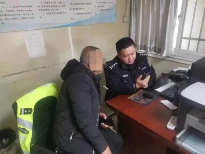 【网友举报】鄂A***2C车主，孝感交警“拍了拍”你
