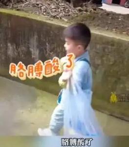 不想上幼儿园？爸爸一通神操作，儿子崩溃：明天就去