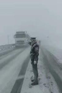 折多山“雪雕”交警找到了 他是24岁的藏族帅小伙