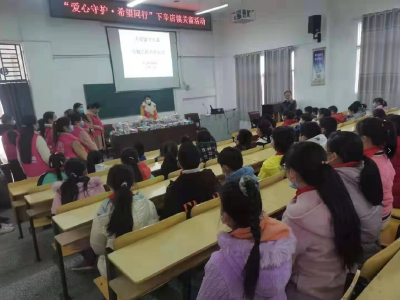 下辛店镇巾帼志愿者“认领”留守儿童