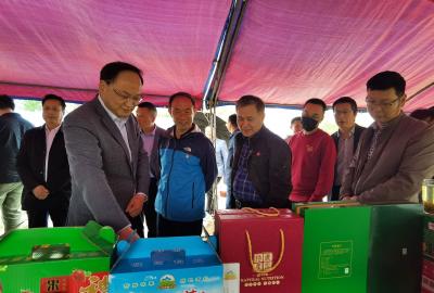 展销会迎来远方客人， 孝昌土特产品受追捧！