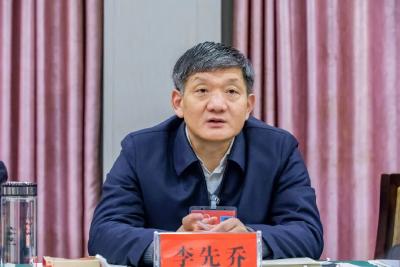 李先乔、胡明刚等领导参加安陆市八届人大五次会议分团讨论