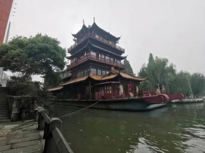 乾隆舫又要卖了？京杭大运河上最大画舫，已在运河边静静停了15年