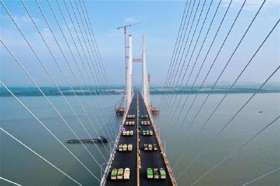 赤壁长江公路大桥完成荷载试验