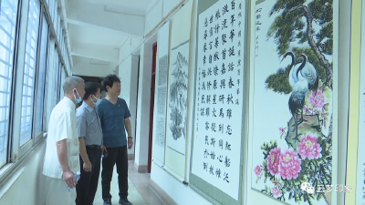云梦城关镇举行“百幅画卷迎百诞”书画作品展开幕式并颁发“光荣在党50年”纪念章