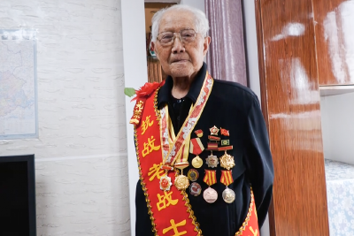 安陆市2100多名党员获“光荣在党50年”纪念章