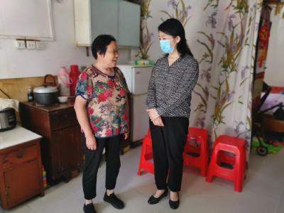 “七一”前夕走访慰问 组织关怀温暖人心