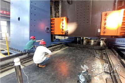 大国重器背后的“计量工匠”——湖北省计量院刷新超大力值计量世界纪录！