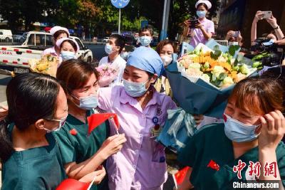 广州近200名支援抗疫的医护人员结束隔离休整返院