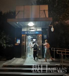 北京网友反映“男子凶狠拉扯陌生女子头发”，警方介入调查