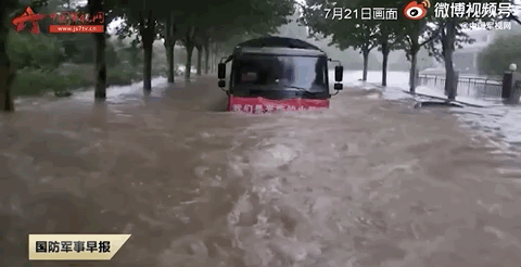 “最牛军车”刷屏！驾驶员原来是他……