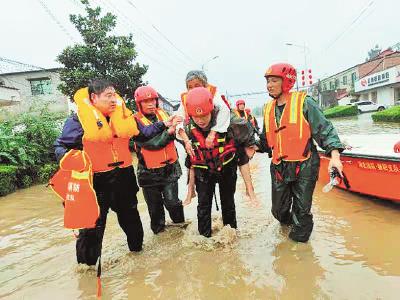 武汉市多支救援队奔赴救灾一线  “众志成城，一定能战胜灾害”