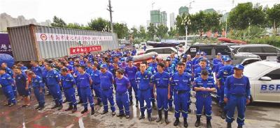湖北蓝天救援7天共计转运人员5568人次 仍有4支队伍坚守新乡救援现场