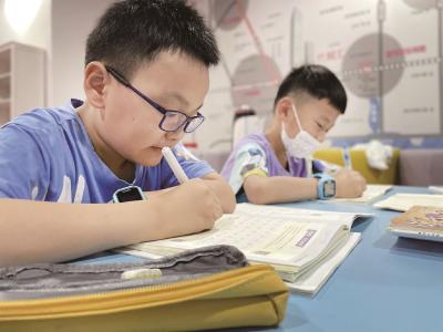 武汉：豪华写字楼内办起免费托管班