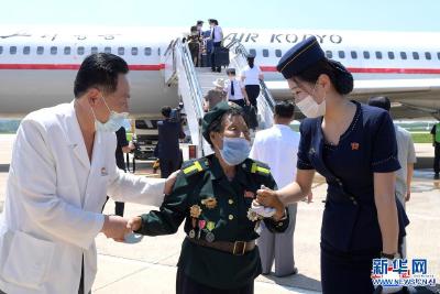 金正恩前往祖国解放战争烈士陵园凭吊烈士
