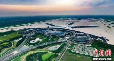 青岛胶东国际机场正式转场运营 系山东首个最高等级和多跑道机场