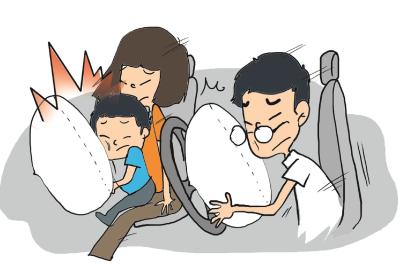 妈妈抱娃坐副驾遇车祸 气囊弹出击伤孩子头部 专家呼吁：儿童切勿坐在副驾