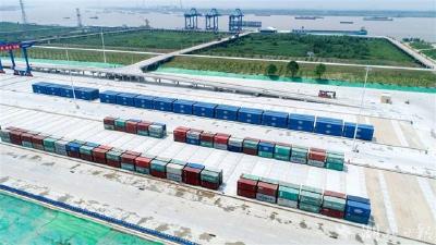 武汉阳逻国际港水铁联运开港 一条国际物流新通道形成