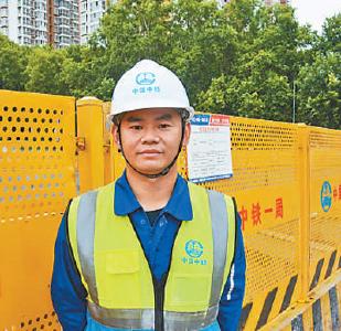暴雨中，他救下50多人（点赞新时代）