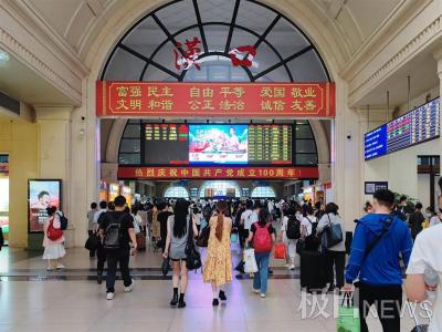 应对国庆长假客流，武铁今起加开首批453趟客车