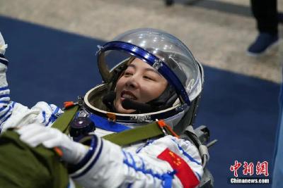 中国焦点面对面 | 中国空间站如何让女航天员“美上天”？ 外国人加入还远吗？