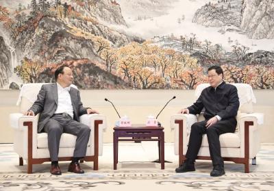 推动动力电池产业在鄂集聚发展！应勇王忠林与宁德时代董事长曾毓群座谈