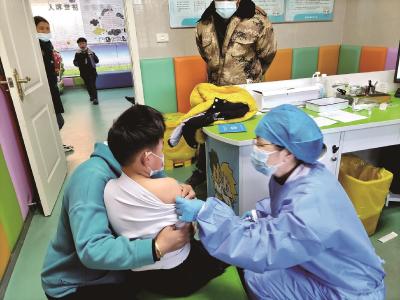 湖北3至11岁儿童有序接种疫苗 权威专家就家长关心问题答疑解惑 