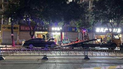 成都一男子驾车接孙女出车祸致1死4伤，已被警方控制