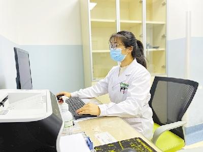 实施专业培训 提升薪酬待遇 畅通晋升通道 湖北省4864名大学生村医上岗