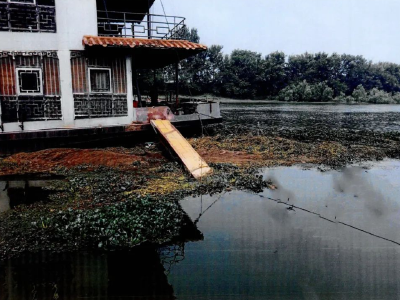闲置府河十年的“楚王号”餐饮船，终于拆了！