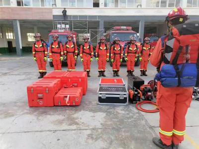 云南丽江发生5.5级地震，救援人员：有瓦片掉落砸伤2人