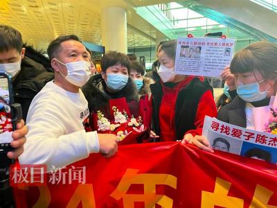 《亲爱的》原型杜小华现场祝贺李芳寻子成功：我没有失落，只为她激动