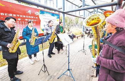 武汉杨春湖公园里吹响欢乐曲