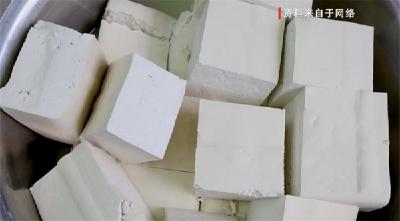 【网络中国节·春节】年俗日记⑤：贴春联